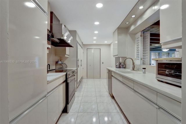 9290 SW 117th Ter, Pinecrest, FL 33176