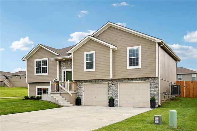 1003 NW Hilltop Lane, Grain Valley, MO 64029