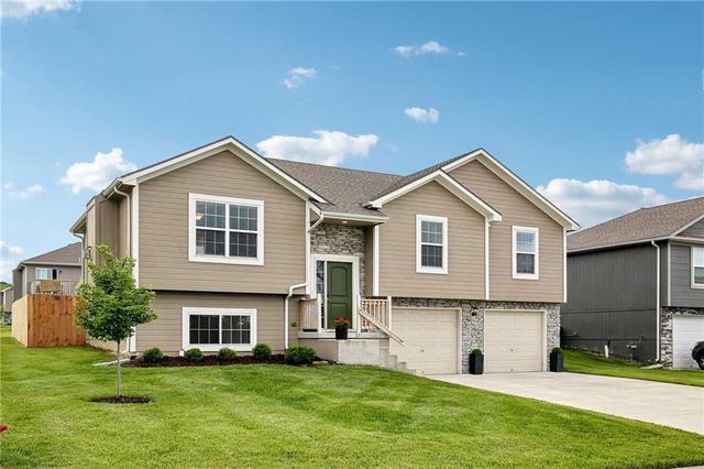 1003 NW Hilltop Lane, Grain Valley, MO 64029