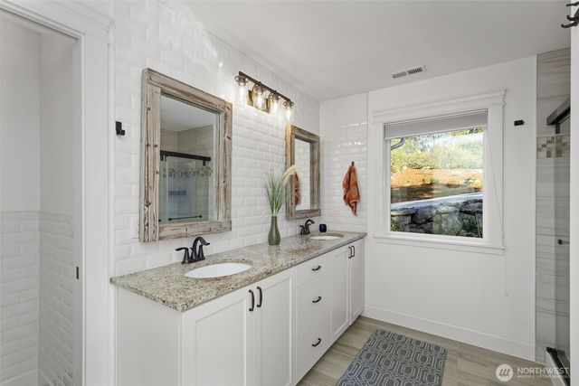 9236 NE Country Woods Lane, Kingston, WA 98346