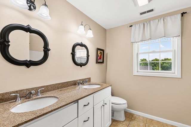 14 Longbrook Dr, Cumberland, RI 02864