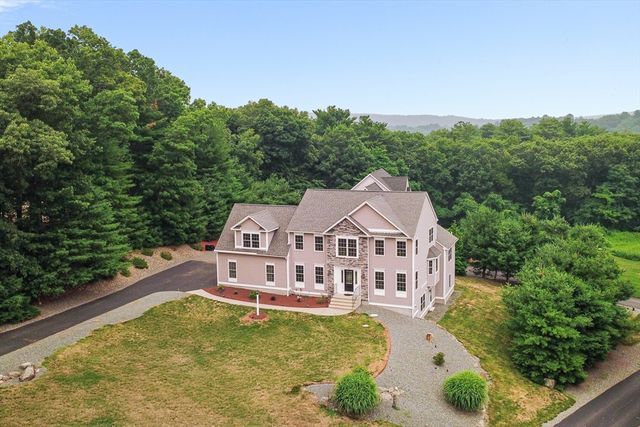 14 Longbrook Dr, Cumberland, RI 02864
