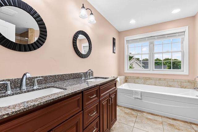 14 Longbrook Dr, Cumberland, RI 02864