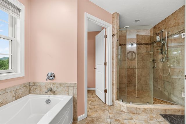 14 Longbrook Dr, Cumberland, RI 02864