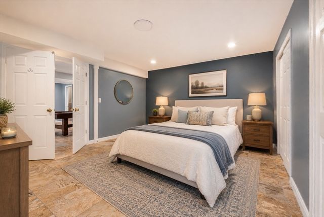 14 Longbrook Dr, Cumberland, RI 02864