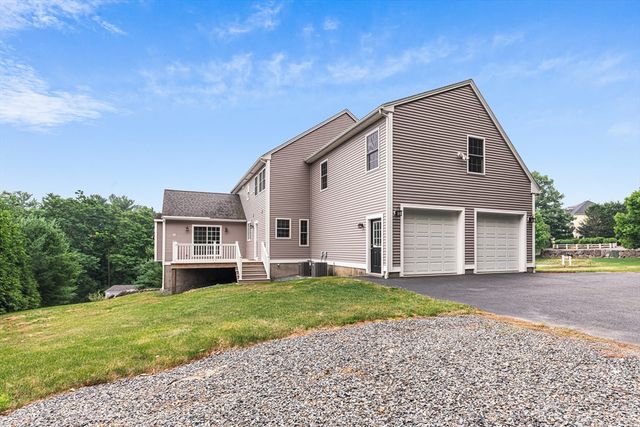 14 Longbrook Dr, Cumberland, RI 02864