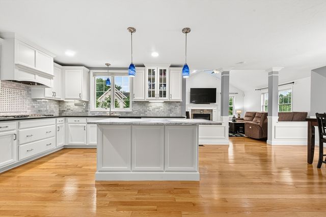 14 Longbrook Dr, Cumberland, RI 02864