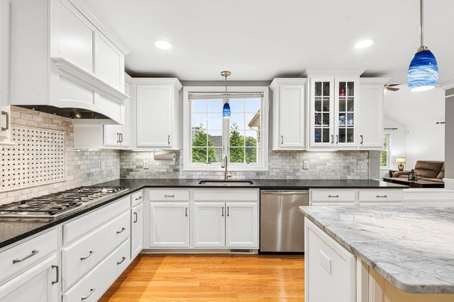 14 Longbrook Dr, Cumberland, RI 02864