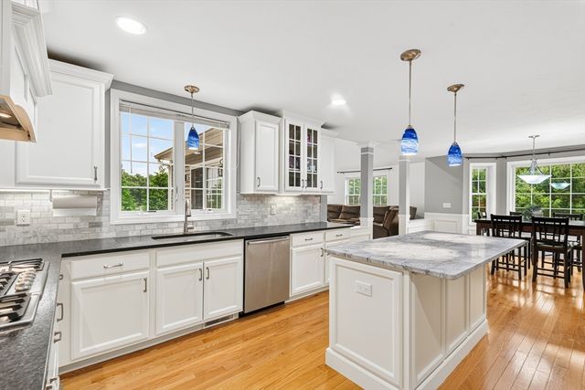 14 Longbrook Dr, Cumberland, RI 02864