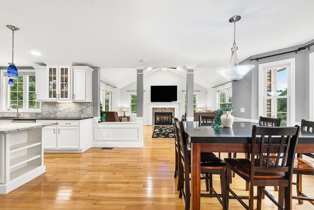 14 Longbrook Dr, Cumberland, RI 02864