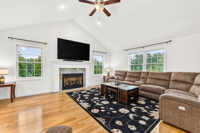 14 Longbrook Dr, Cumberland, RI 02864