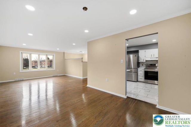 1741 Barrett Drive, Bethlehem City, PA 18017