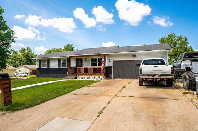 1401 Mundell Dr, Mulvane, KS 67110