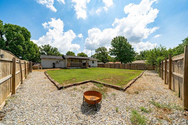 1401 Mundell Dr, Mulvane, KS 67110