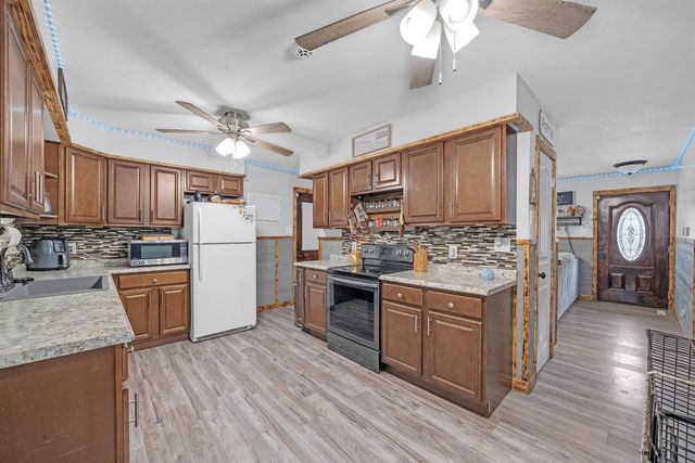 1401 Mundell Dr, Mulvane, KS 67110