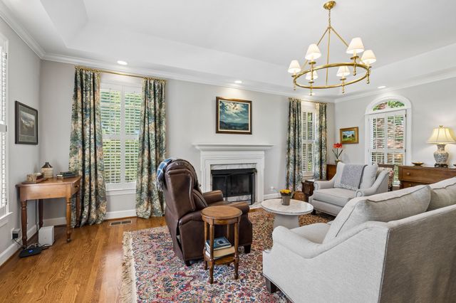 911 Riverbend Rd, Nashville, TN 37221