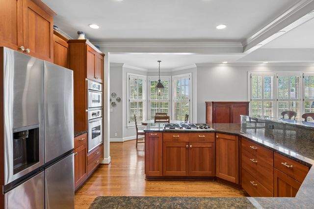 911 Riverbend Rd, Nashville, TN 37221