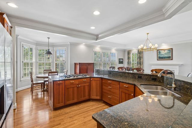 911 Riverbend Rd, Nashville, TN 37221
