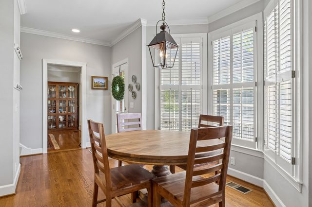 911 Riverbend Rd, Nashville, TN 37221