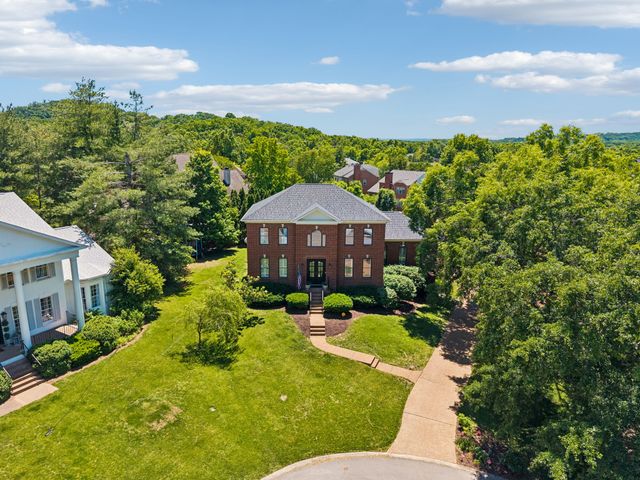 911 Riverbend Rd, Nashville, TN 37221