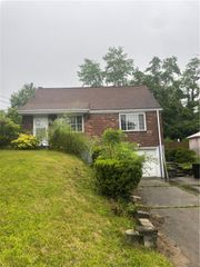 105 Clay Dr, Penn Hills, PA 15235