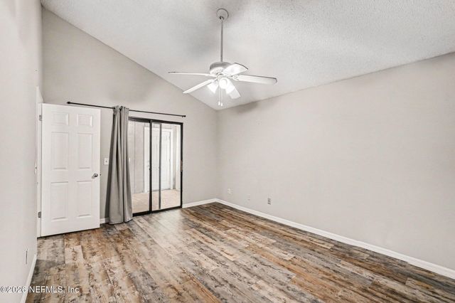 2483 WHISPERING WOODS Boulevard 3, Jacksonville, FL 32246