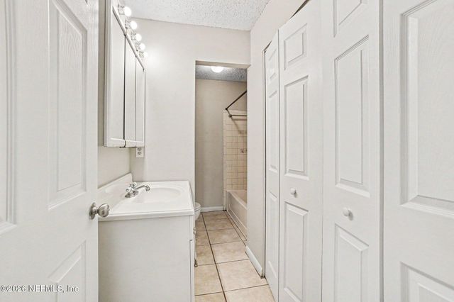2483 WHISPERING WOODS Boulevard 3, Jacksonville, FL 32246