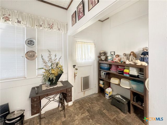 111 S Mill Street, Flatonia, TX 78941