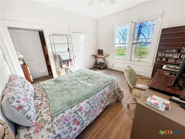 111 S Mill Street, Flatonia, TX 78941