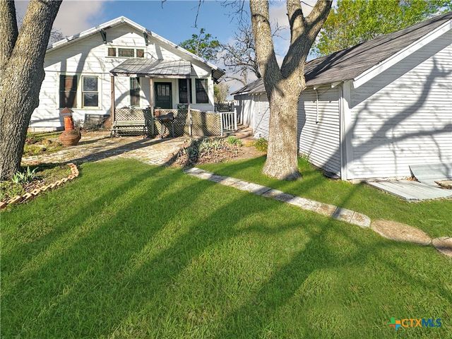 111 S Mill Street, Flatonia, TX 78941