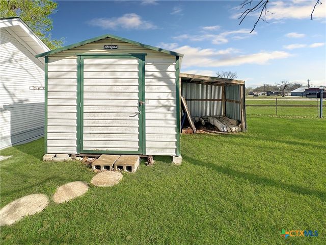 111 S Mill Street, Flatonia, TX 78941