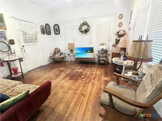 111 S Mill Street, Flatonia, TX 78941