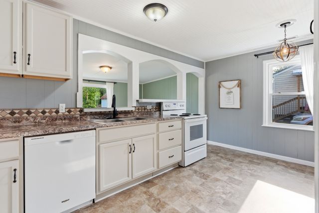 305 Franklin St, Cowan, TN 37318