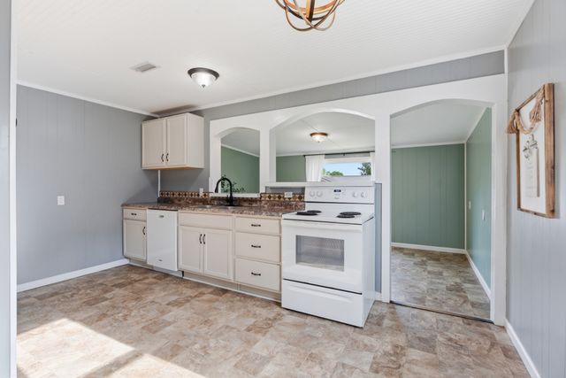 305 Franklin St, Cowan, TN 37318