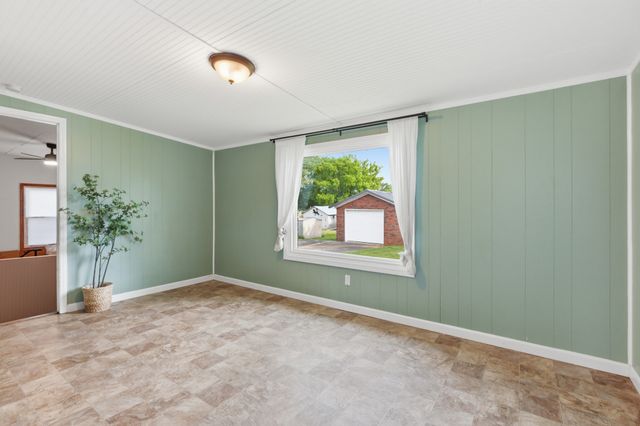 305 Franklin St, Cowan, TN 37318