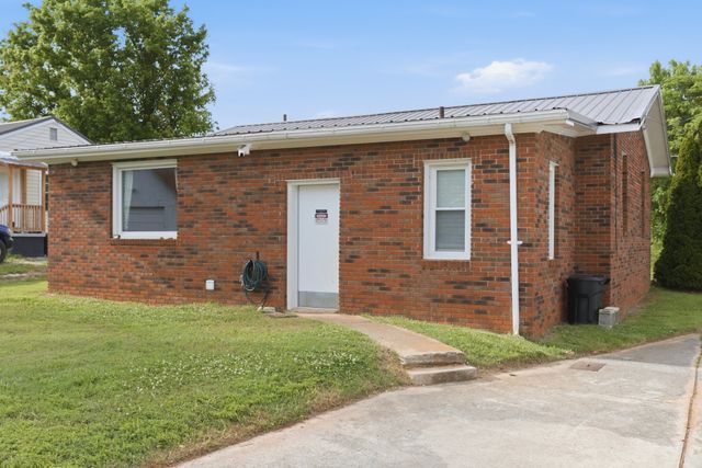 305 Franklin St, Cowan, TN 37318