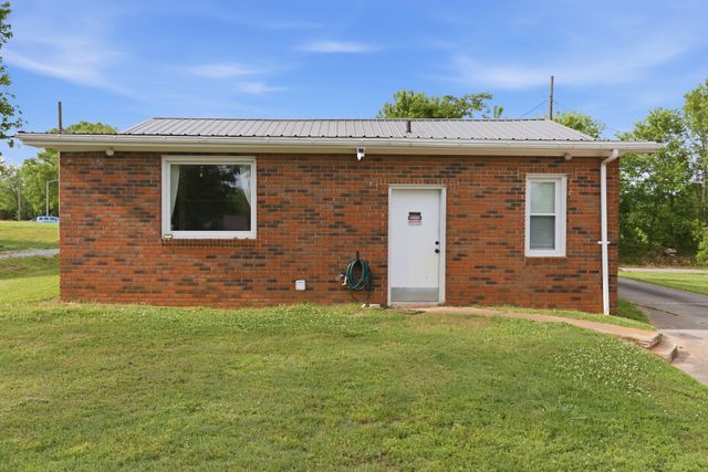 305 Franklin St, Cowan, TN 37318