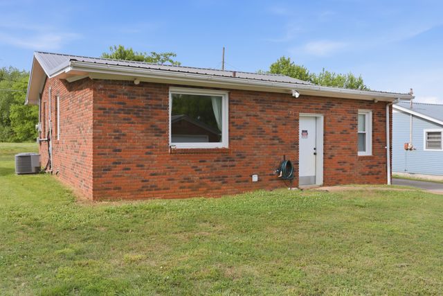 305 Franklin St, Cowan, TN 37318