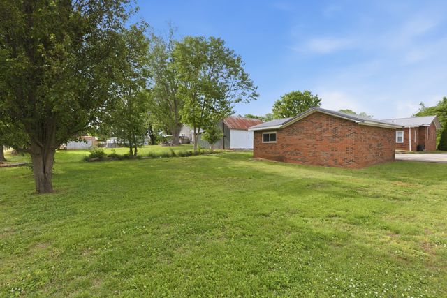 305 Franklin St, Cowan, TN 37318