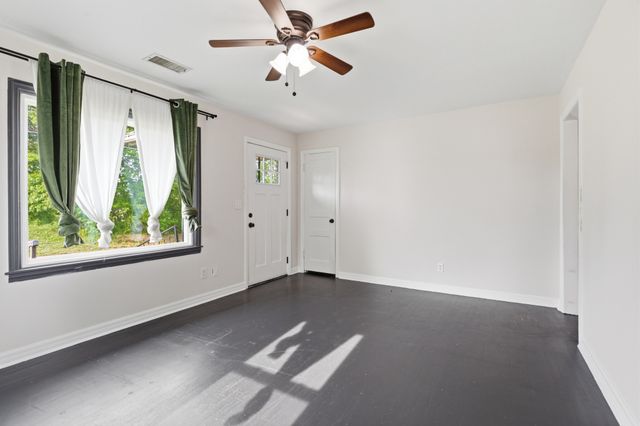 305 Franklin St, Cowan, TN 37318