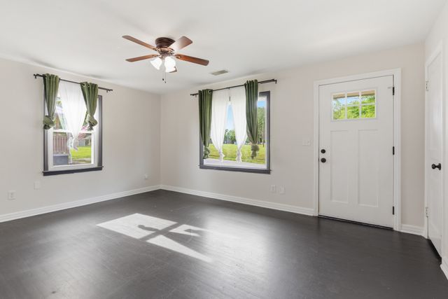 305 Franklin St, Cowan, TN 37318