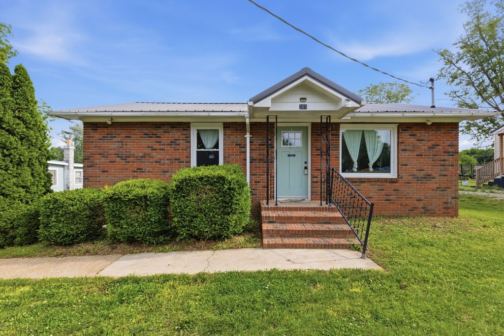 305 Franklin St, Cowan, TN 37318