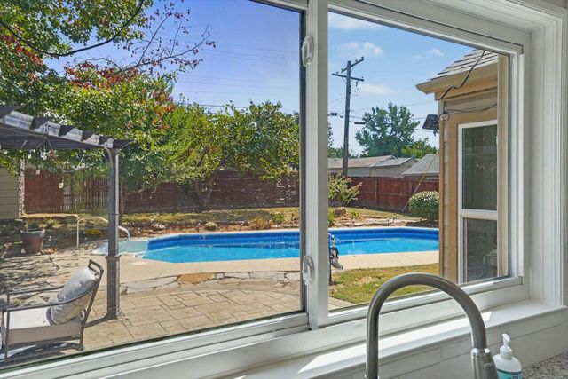 2121 S Louisville Avenue, Tulsa, OK 74114