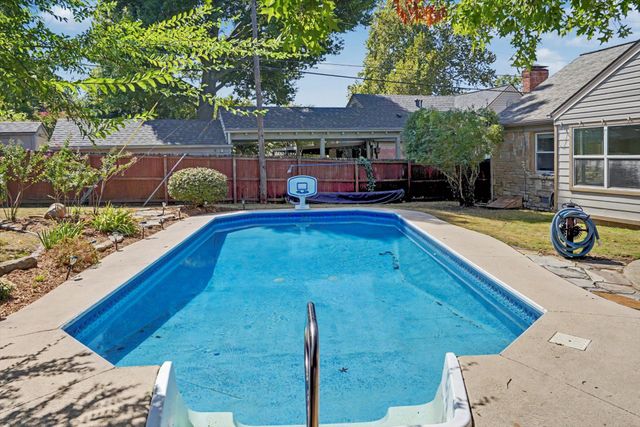 2121 S Louisville Avenue, Tulsa, OK 74114