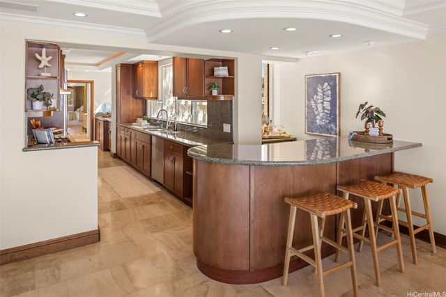 3019 Kalakaua Avenue 6, Honolulu, HI 96815