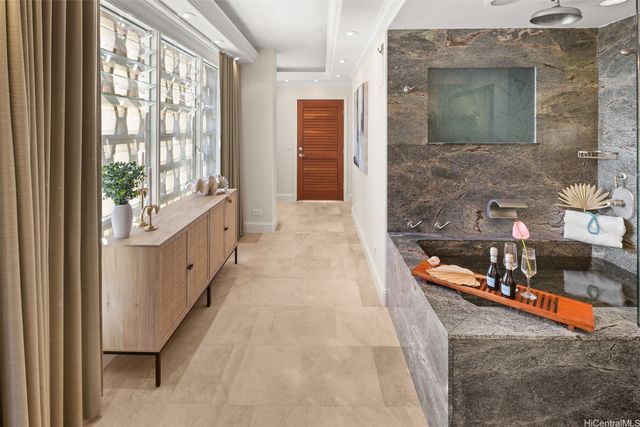 3019 Kalakaua Avenue 6, Honolulu, HI 96815