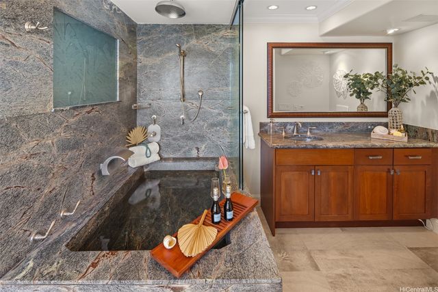 3019 Kalakaua Avenue 6, Honolulu, HI 96815