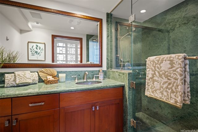 3019 Kalakaua Avenue 6, Honolulu, HI 96815