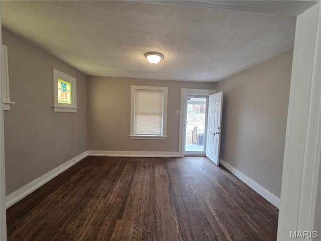 3500 Colonial Avenue, St Louis, MO 63121