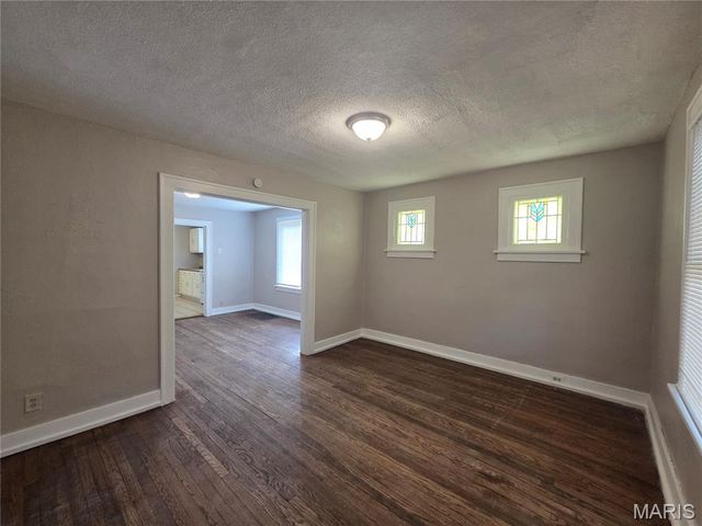 3500 Colonial Avenue, St Louis, MO 63121